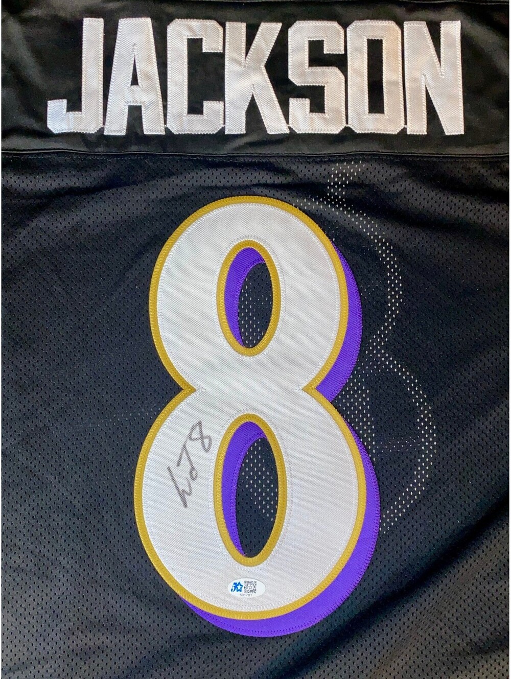 Lamar Jackson Signed Jersey With COA (501781)